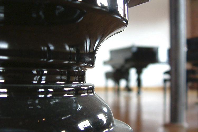  Why 8 out of 10 Concert Pianists Choose a Steinway Piano: Steinway Showroom