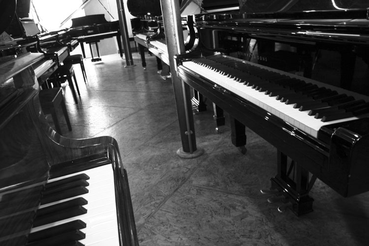  Why 8 out of 10 Concert Pianists Choose a Steinway Piano: Steinway Showroom