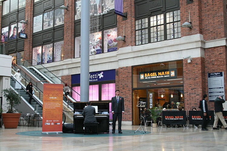 Opera in the City an event celebrating Leeds 800th birthday ending in an Opera Gala at Leeds Town Hall Opera in the City