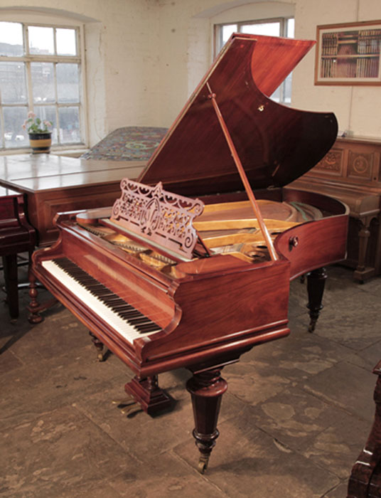 Antique, 1899, Bechstein Model V grand piano for sale with a rosewood case and turned, faceted legs. Music desk is in a cut-out design of stylised swags, tendrils and a central anthemion. Piano has an eighty-eight note keyboard and a two-pedal lyre. 